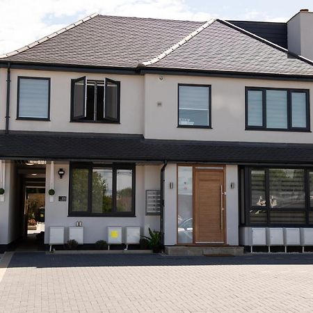 Walnut Flats-F4, 2-Bedroom With Ensuite - Parking, Netflix, Wifi - Close To Oxford, Bicester & Blenheim Palace Kidlington Eksteriør billede