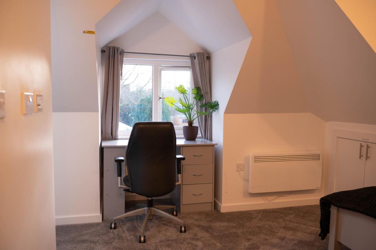 Walnut Flats-F4, 2-Bedroom With Ensuite - Parking, Netflix, Wifi - Close To Oxford, Bicester & Blenheim Palace Kidlington Eksteriør billede