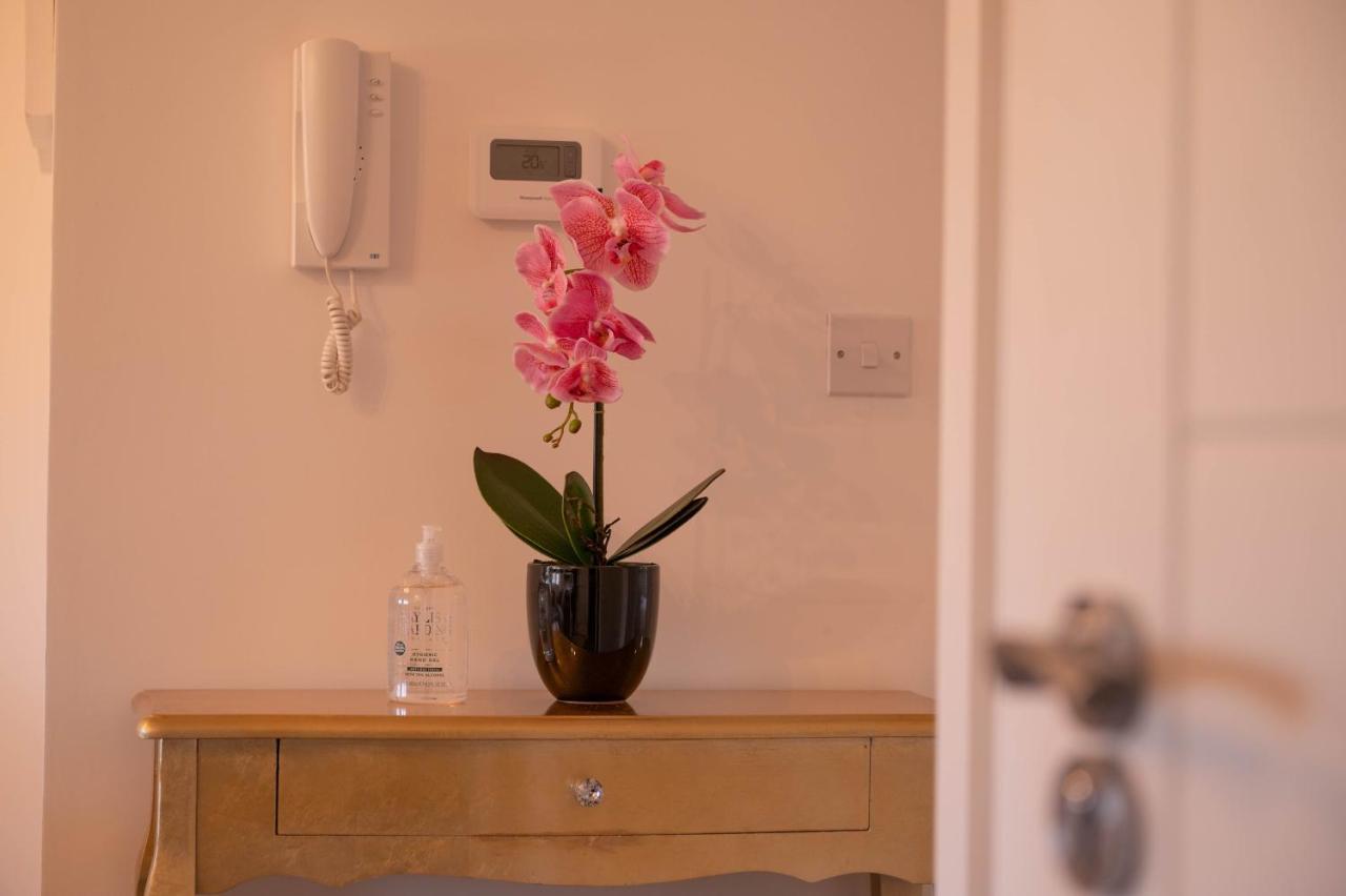 Walnut Flats-F4, 2-Bedroom With Ensuite - Parking, Netflix, Wifi - Close To Oxford, Bicester & Blenheim Palace Kidlington Eksteriør billede