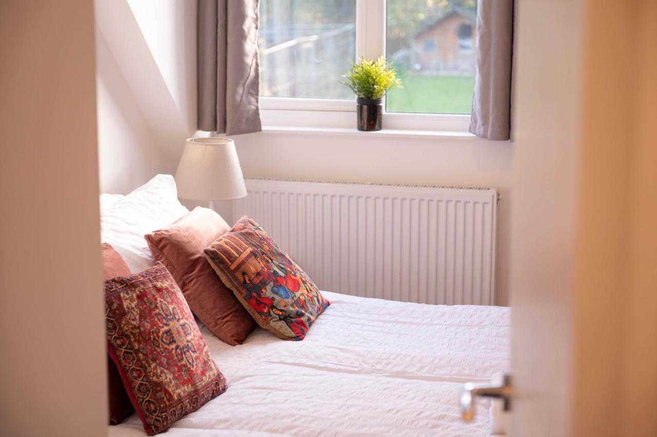 Walnut Flats-F4, 2-Bedroom With Ensuite - Parking, Netflix, Wifi - Close To Oxford, Bicester & Blenheim Palace Kidlington Eksteriør billede