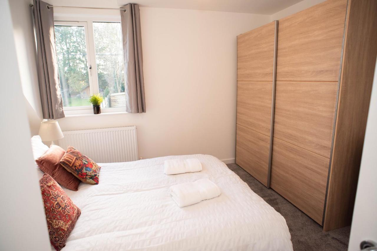 Walnut Flats-F4, 2-Bedroom With Ensuite - Parking, Netflix, Wifi - Close To Oxford, Bicester & Blenheim Palace Kidlington Eksteriør billede