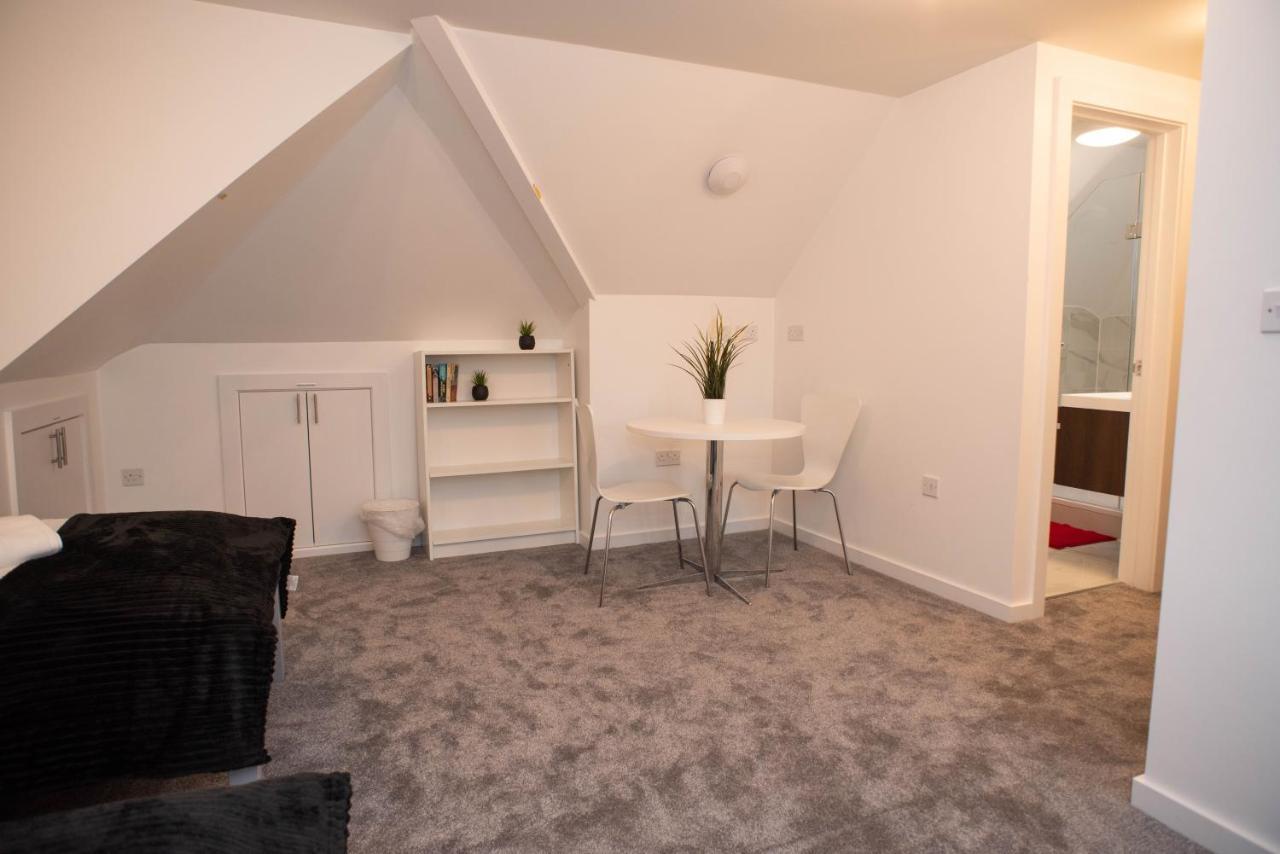 Walnut Flats-F4, 2-Bedroom With Ensuite - Parking, Netflix, Wifi - Close To Oxford, Bicester & Blenheim Palace Kidlington Eksteriør billede