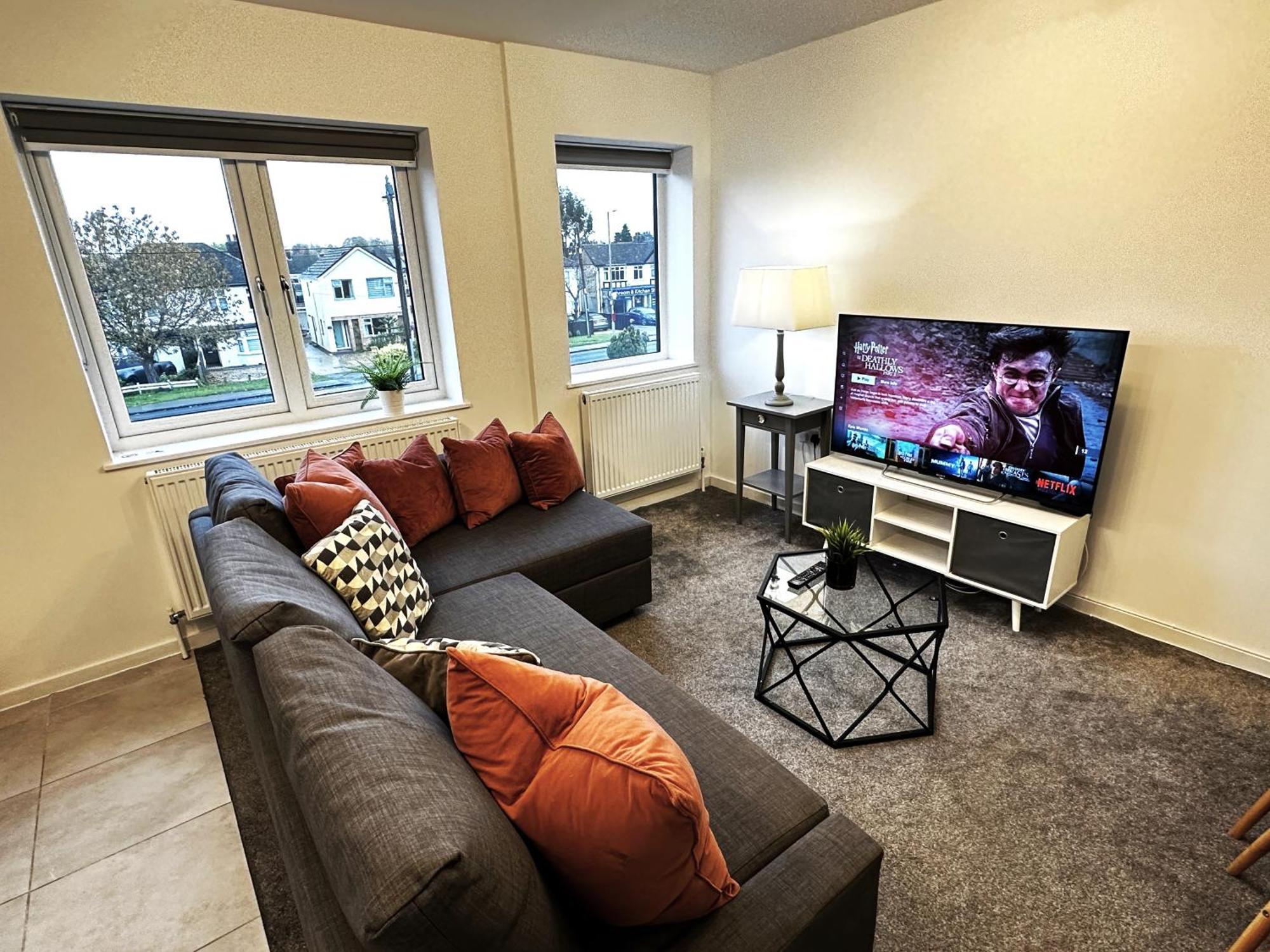 Walnut Flats-F4, 2-Bedroom With Ensuite - Parking, Netflix, Wifi - Close To Oxford, Bicester & Blenheim Palace Kidlington Eksteriør billede
